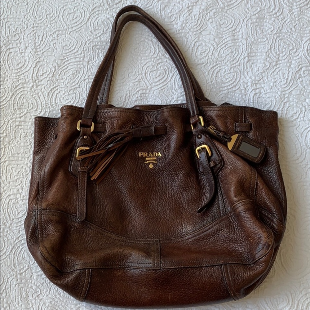 ⭐️Host Pick⭐️Prada leather purse - with damage